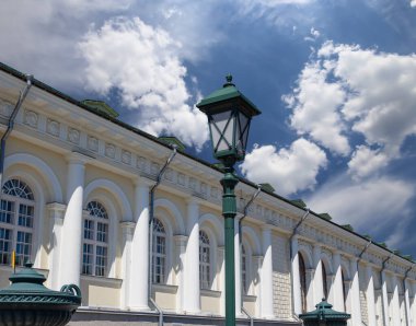Manege Sergi Salonu (Kremlin yakınlarındaki Manege Meydanı) Moskova 'da bir bulutta. Rusya    