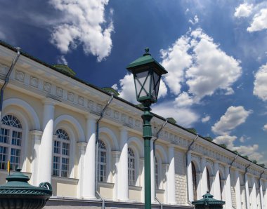 Manege Sergi Salonu (Kremlin yakınlarındaki Manege Meydanı) Moskova 'da bir bulutta. Rusya    