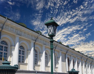 Manege Sergi Salonu (Kremlin yakınlarındaki Manege Meydanı) Moskova 'da bir bulutta. Rusya    