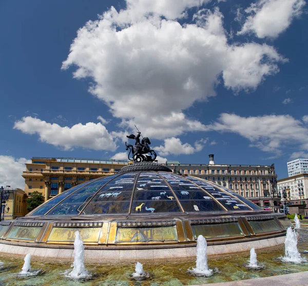 Praça Manege Cúpula Vidro Coroada Por Uma Estátua São Jorge — Fotografia de Stock