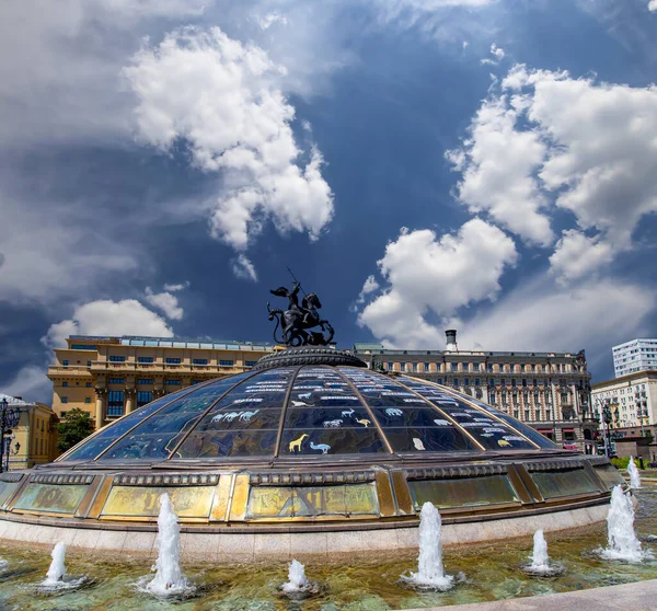 Praça Manege Cúpula Vidro Coroada Por Uma Estátua São Jorge — Fotografia de Stock