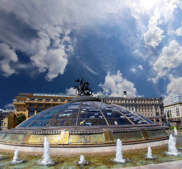 Praça Manege Cúpula Vidro Coroada Por Uma Estátua São Jorge — Fotografia de Stock