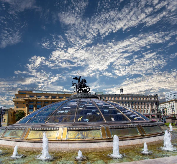 Plaza Manege Cúpula Vidrio Coronada Por Una Estatua San Jorge — Foto de Stock