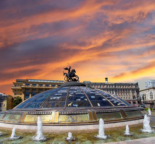 Praça Manege Cúpula Vidro Coroada Por Uma Estátua São Jorge — Fotografia de Stock