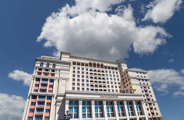 Facade Four Seasons Hotel Hotel Moskva Manege Square Cloud Background — Stock Photo, Image