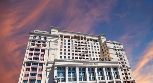 Фасад Отеля Four Seasons Hotel Moskva Манежной Площади Красивом Небе — стоковое фото