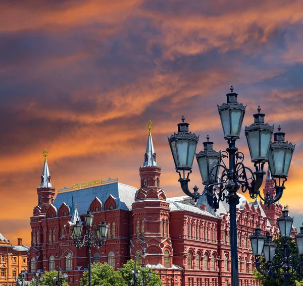 Museo Histórico Hermoso Cielo Con Nubes Antes Del Atardecer Plaza —  Fotos de Stock