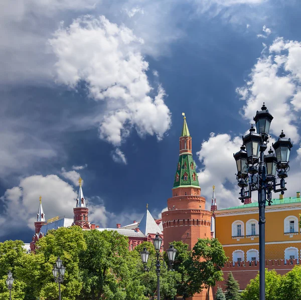 从云彩背景看克里姆林宫 莫斯科 俄罗斯 莫斯科最受欢迎的观点 — 图库照片