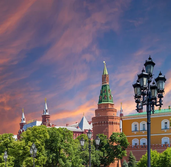 俄罗斯莫斯科 莫斯科最受欢迎的风景 克里姆林宫美丽的天空 日落前乌云密布 — 图库照片