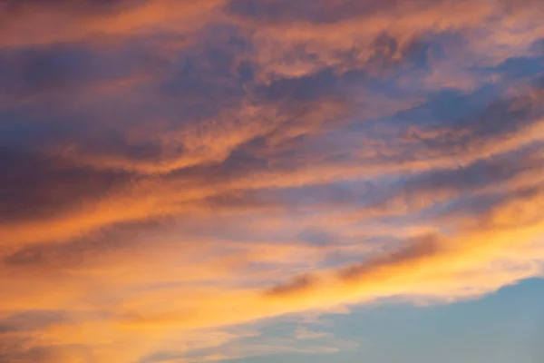 Vacker Himmel Med Moln Före Solnedgången Eldig Orange Solnedgång Himmel — Stockfoto