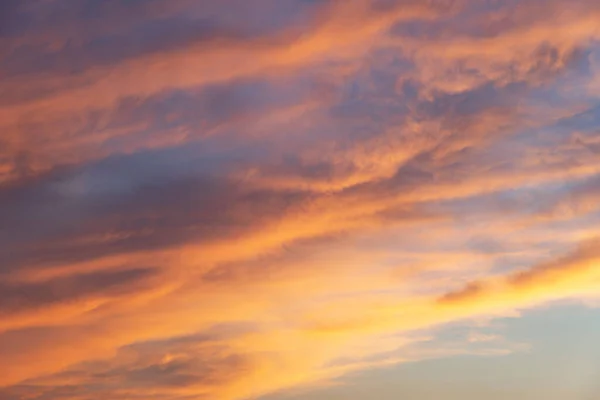 Небо Облаками Перед Закатом Огненно Оранжевое Заходящее Небо — стоковое фото