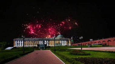 Rusya 'da Zafer Günü (2. Dünya Savaşı) sırasında Moskova Kremlin üzerinde havai fişek gösterisi 