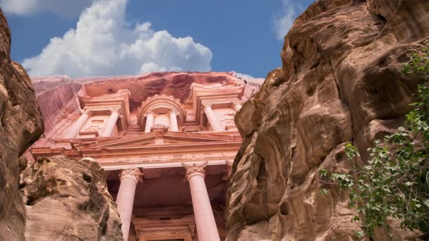 在云彩飘扬的背景下 中东是约旦的象征 也是约旦游客最多的旅游胜地 Petra自1985年以来一直是联合国教科文组织的世界遗产 — 图库视频影像