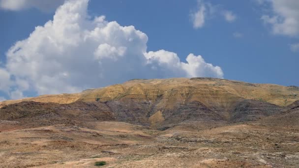 Hareketli Bulutların Arka Planına Karşı Çöl Manzarası Ürdün Ortadoğu — Stok video