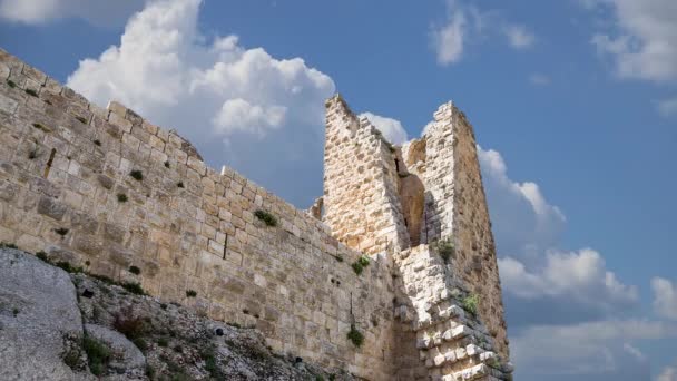 Castelo Ayyubid Ajloun Norte Jordânia Contra Fundo Nuvens Movimento Construído — Vídeo de Stock