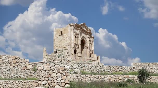 Arch Hadrian Gerasa Jerash Mot Bakgrund Rörliga Molnen Byggdes För — Stockvideo