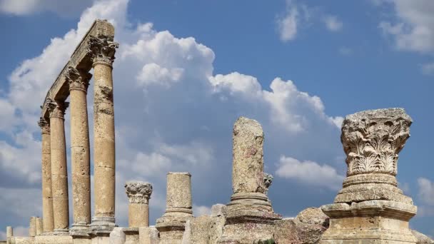エルサレム 古代のゲラサ 首都および最大の都市のヨルダンの都市のローマ遺跡移動雲の背景に ヨルダン — ストック動画