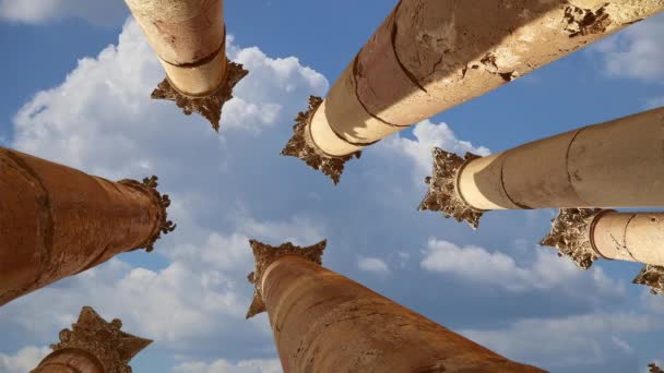 Colunas Romanas Cidade Jordaniana Jerash Gerasa Antiguidade Contexto Nuvens Movimento — Vídeo de Stock