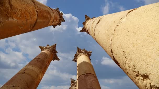 Colunas Romanas Cidade Jordaniana Jerash Gerasa Antiguidade Contexto Nuvens Movimento — Vídeo de Stock