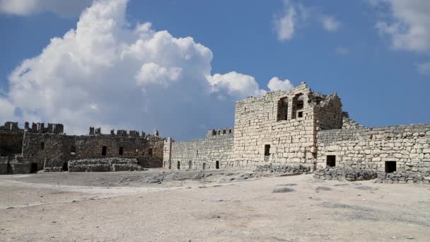 Ερείπια Του Κάστρου Azraq Φόντο Κινούμενα Σύννεφα Κεντροανατολικά Της Ιορδανίας — Αρχείο Βίντεο