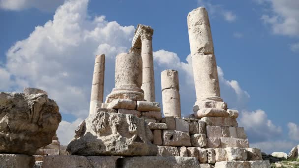 Amman Città Landmarks Vecchia Cittadella Romana Hill Sullo Sfondo Nuvole — Video Stock