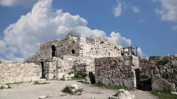 Amman Città Landmarks Vecchia Cittadella Romana Hill Sullo Sfondo Nuvole — Video Stock