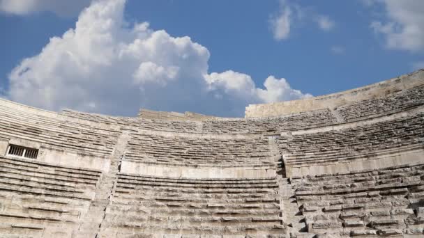 Amman Daki Roma Tiyatrosu Hareket Eden Bulutların Arka Planına Karşı — Stok video