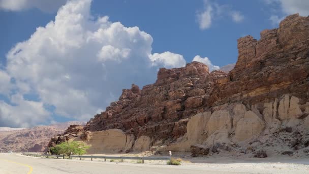 Rocks Wadi Mujib Mot Bakgrund Rörliga Moln Nationalpark Belägen Området — Stockvideo