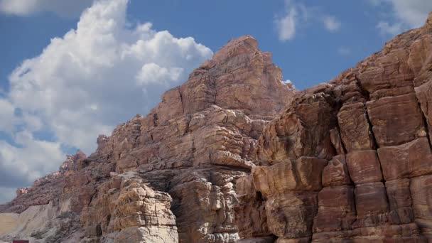 Rocks Wadi Mujib Mot Bakgrund Rörliga Moln Nationalpark Belägen Området — Stockvideo