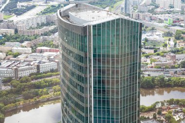 MOSCOW, RUSSIA 23 Temmuz 2020: Uluslararası İş Merkezi 'ndeki (Rusya) Federasyon Kulesi' nden Moskova 'nın merkezinin havadan görünüşü. 89 kat, Panorama 360 Avrupa 'nın en yüksek gözlem platformu. 