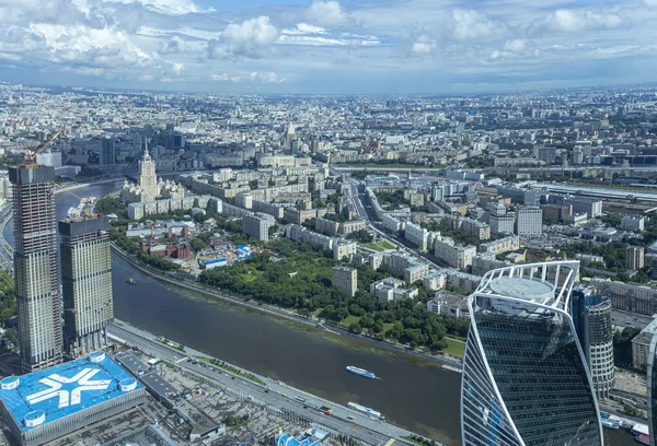 공중에서 모스크바 중심부의 관측선 갑판에서 바라본 러시아 비즈니스 — 스톡 사진