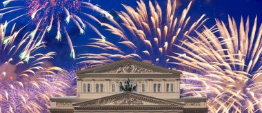 Zafer Günü (2. Dünya Savaşı) sırasında Bolşoy Tiyatrosu (Büyük, Büyük ya da Büyük Tiyatro) üzerindeki havai fişekler