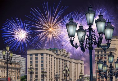 Zafer Günü (2. Dünya Savaşı) Moskova ve Rusya 'da Rusya Federasyonu Federal Meclisi Duma binasına havai fişekler atıldı.   