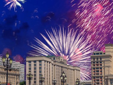 Zafer Günü (2. Dünya Savaşı) Moskova ve Rusya 'da Rusya Federasyonu Federal Meclisi Duma binasına havai fişekler atıldı.   