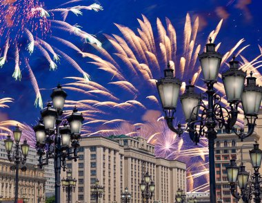 Zafer Günü (2. Dünya Savaşı) Moskova ve Rusya 'da Rusya Federasyonu Federal Meclisi Duma binasına havai fişekler atıldı.   