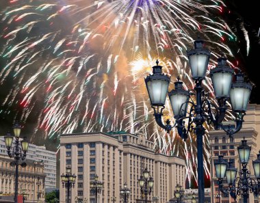 Zafer Günü (2. Dünya Savaşı) Moskova ve Rusya 'da Rusya Federasyonu Federal Meclisi Duma binasına havai fişekler atıldı.   