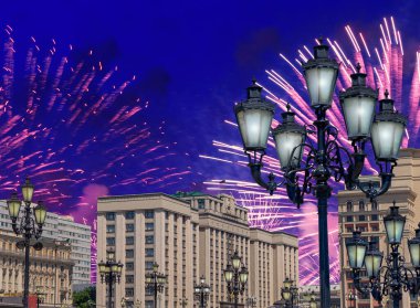 Zafer Günü (2. Dünya Savaşı) Moskova ve Rusya 'da Rusya Federasyonu Federal Meclisi Duma binasına havai fişekler atıldı.   