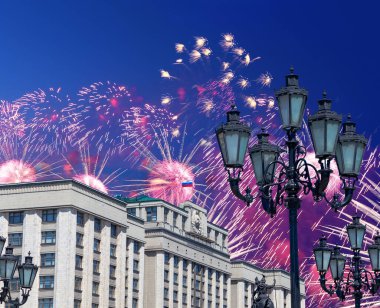 Zafer Günü (2. Dünya Savaşı) Moskova ve Rusya 'da Rusya Federasyonu Federal Meclisi Duma binasına havai fişekler atıldı.  