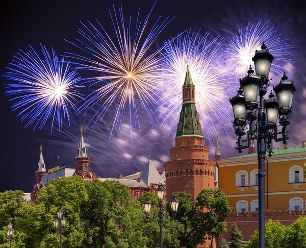 Fajerwerki Nad Moskiewskim Kremlem Podczas Dnia Zwycięstwa Wojna Światowa Rosja — Zdjęcie stockowe
