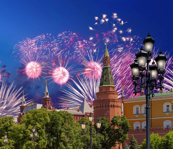 Fogos Artifício Sobre Kremlin Moscou Durante Dia Vitória Segunda Guerra — Fotografia de Stock