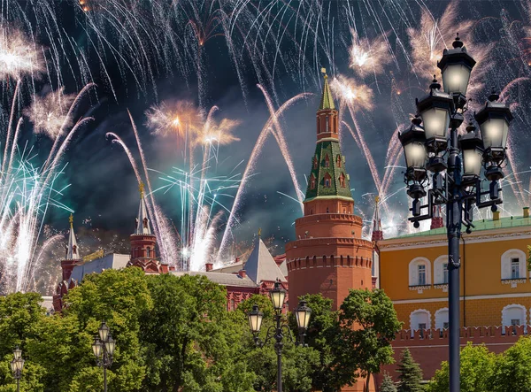 Fogos Artifício Sobre Kremlin Moscou Durante Dia Vitória Segunda Guerra — Fotografia de Stock