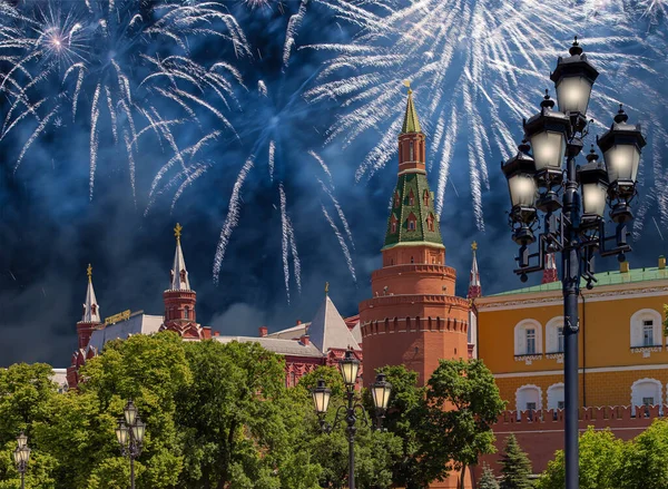 Fogos Artifício Sobre Kremlin Moscou Durante Dia Vitória Segunda Guerra — Fotografia de Stock