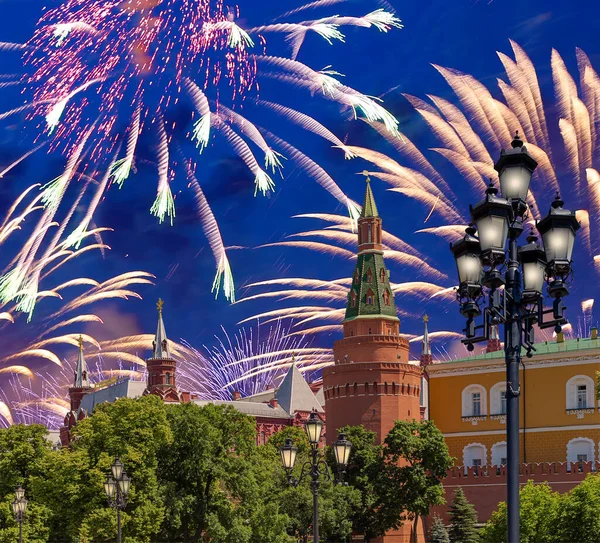 Fogos Artifício Sobre Kremlin Moscou Durante Dia Vitória Segunda Guerra — Fotografia de Stock