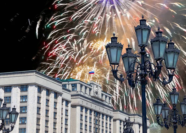 Zafer Günü (2. Dünya Savaşı) Moskova ve Rusya 'da Rusya Federasyonu Federal Meclisi Duma binasına havai fişekler atıldı.  