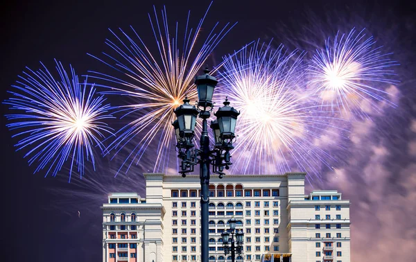 Πυροτεχνήματα Πάνω Από Την Πρόσοψη Του Ξενοδοχείου Four Seasons Hotel — Φωτογραφία Αρχείου