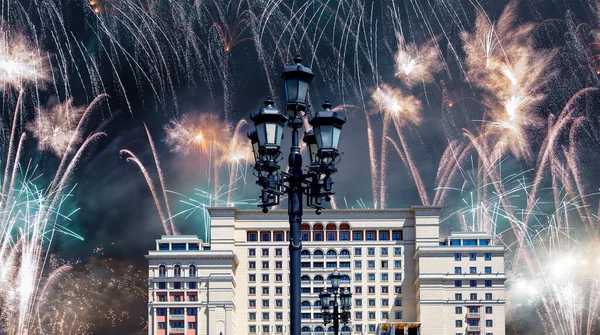 Tűzijáték Four Seasons Hotel Hotel Moskva Homlokzata Felett Manege Tértől — Stock Fotó