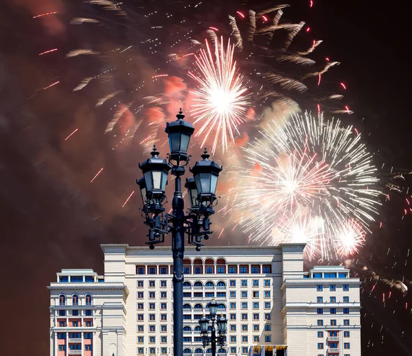 Πυροτεχνήματα Πάνω Από Την Πρόσοψη Του Ξενοδοχείου Four Seasons Hotel — Φωτογραφία Αρχείου