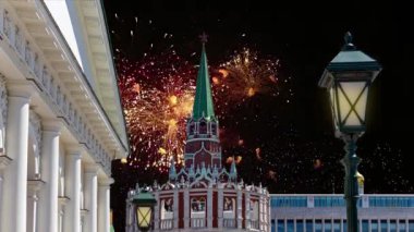 Rusya 'da Zafer Günü (2. Dünya Savaşı) sırasında Moskova Kremlin üzerinde havai fişek gösterisi