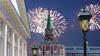 Rusya 'da Zafer Günü (2. Dünya Savaşı) sırasında Moskova Kremlin üzerinde havai fişek gösterisi