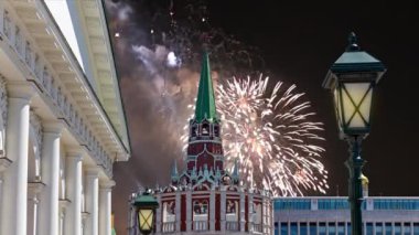 Rusya 'da Zafer Günü (2. Dünya Savaşı) sırasında Moskova Kremlin üzerinde havai fişek gösterisi